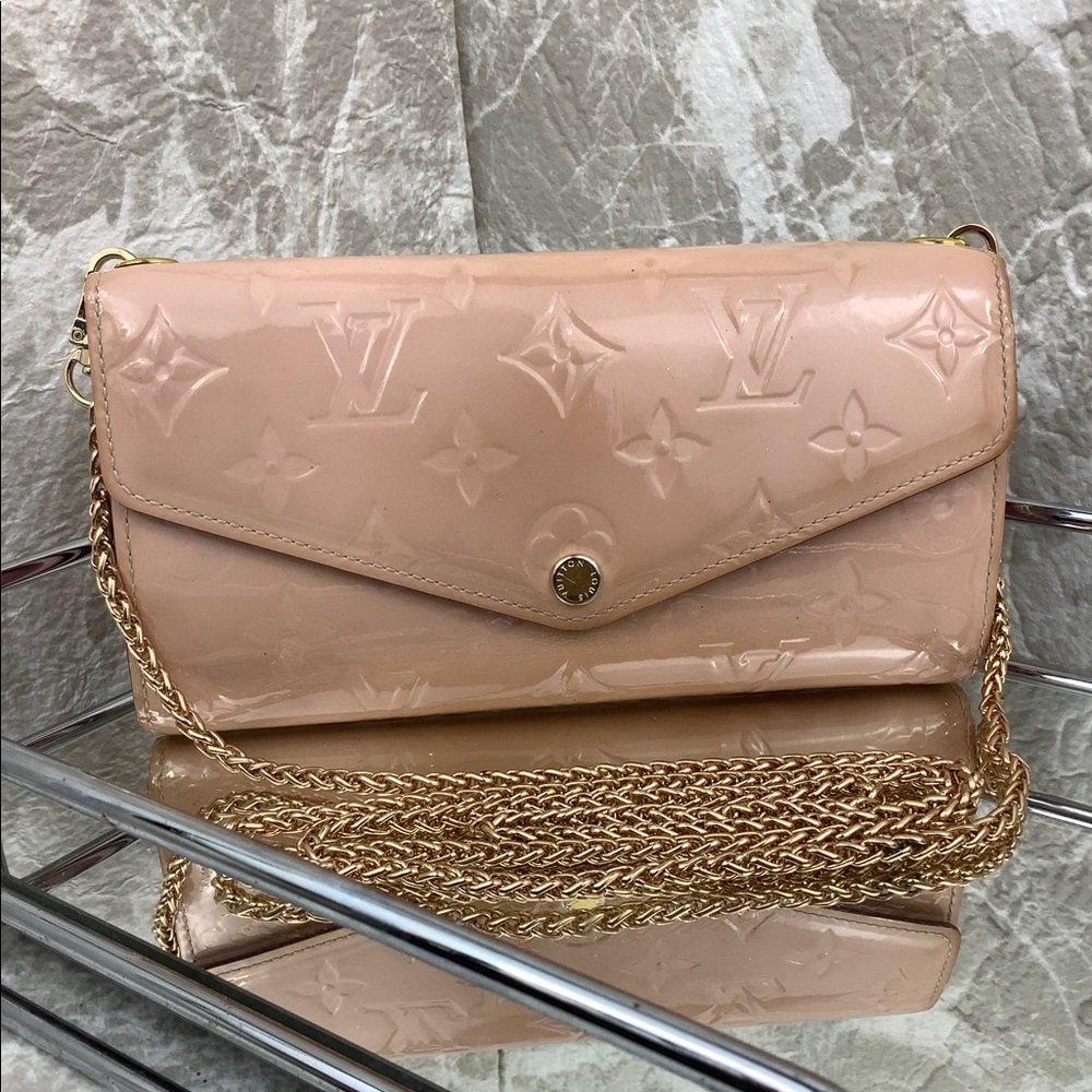 Louis Vuitton pink vernis WOC